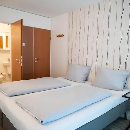 Beevillage Messehotel Hannover Отель Латцен