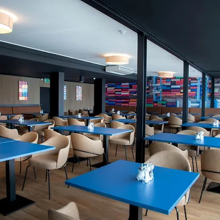 Отель Beevillage Messehotel Hannover 2*
