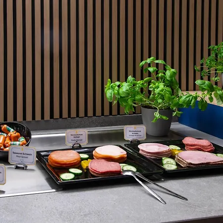 Beevillage Messehotel Hannover Латцен