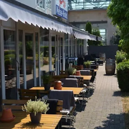 Отель Beevillage Messehotel Hannover Латцен