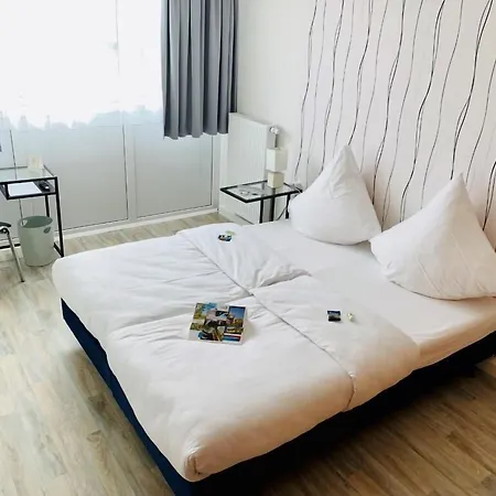 Beevillage Messehotel Hannover 2* Латцен