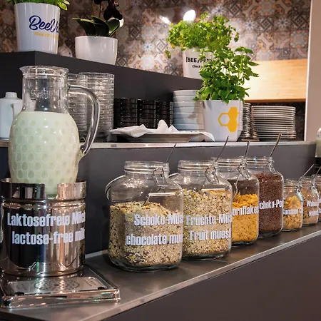Отель Beevillage Messehotel Hannover 2*