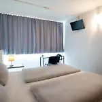 호텔 Beevillage Messehotel Hannover 2*