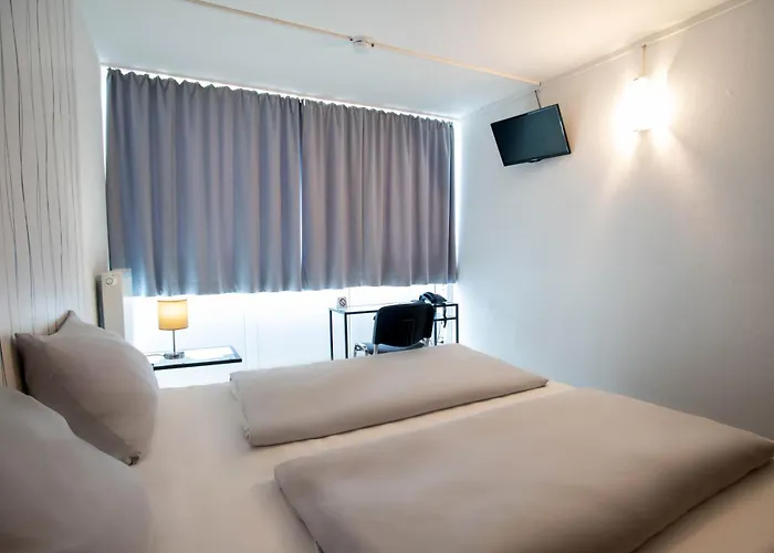Отель Beevillage Messehotel Hannover 2*