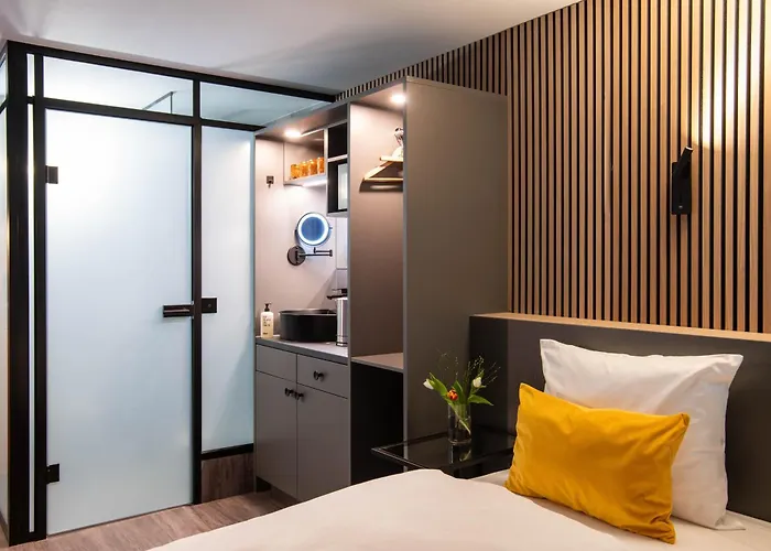 Отель Beevillage Messehotel Hannover Латцен