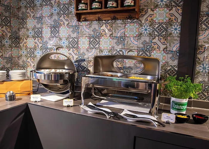 Отель Beevillage Messehotel Hannover 2*